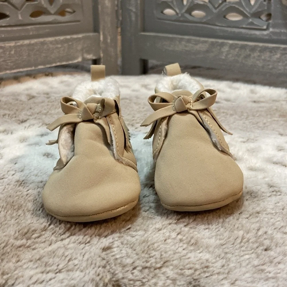 Carter’s suede moccasins shoes baby girls size 0-3 months faux fur boho western